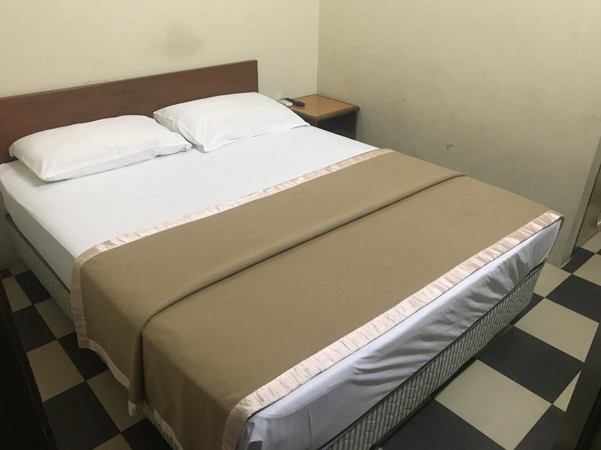 Jr Hotel Sitiawan Luaran gambar