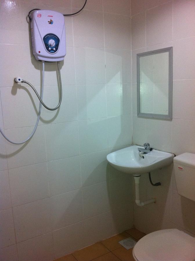 Jr Hotel Sitiawan Luaran gambar